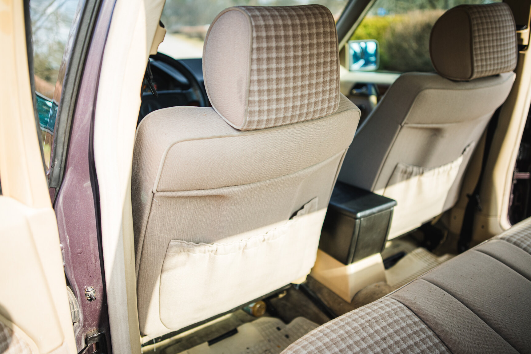 Interior image of 1993 Mercedes-Benz E 220