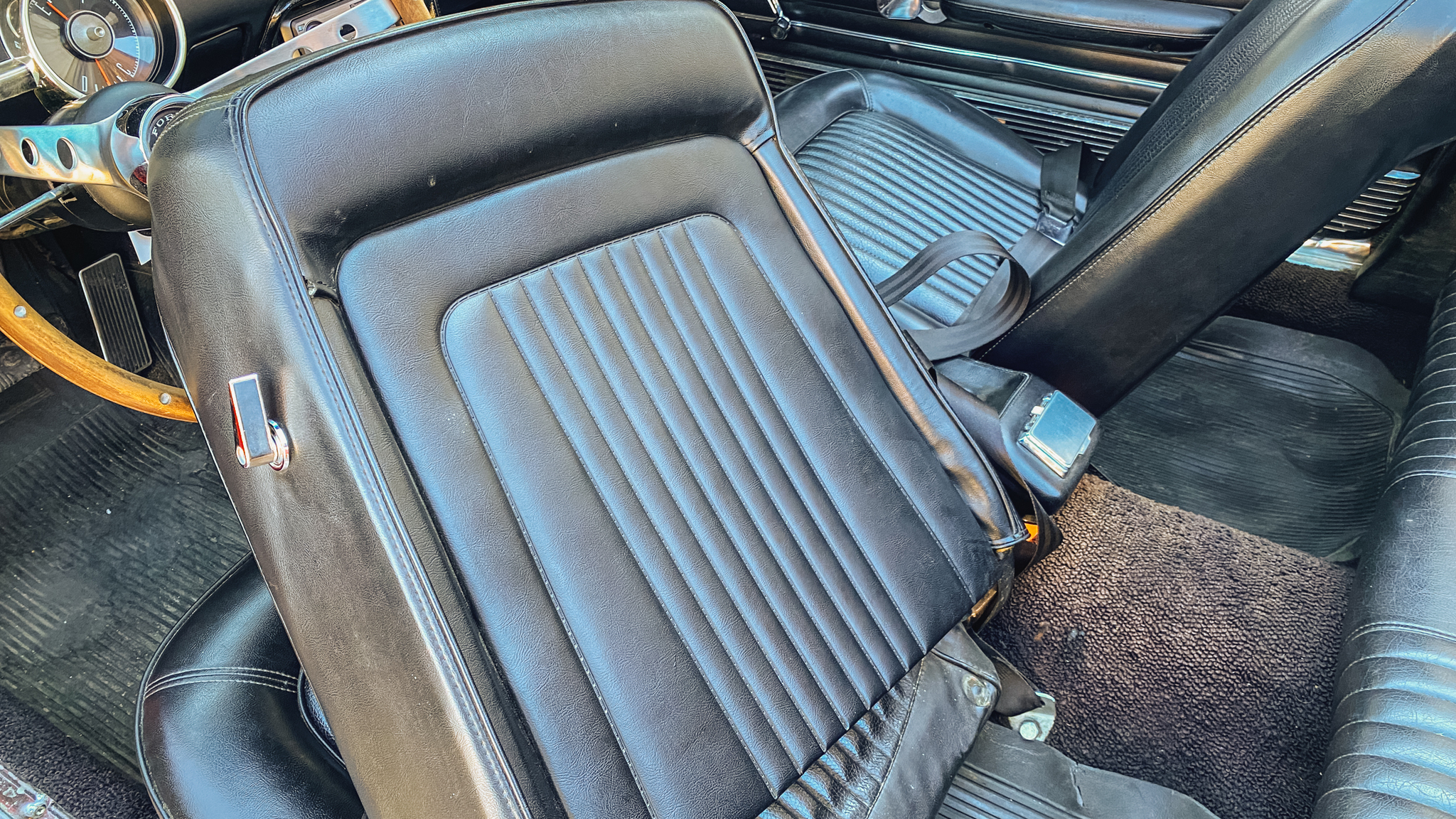Interior image of 1968 Ford Mustang 302ci Cabriolet (19)