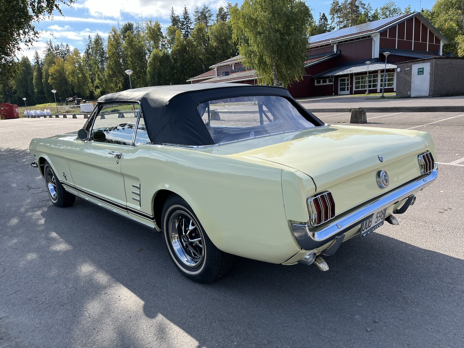 Exteriörbild på 1966 Ford Mustang Cabriolet 289cui