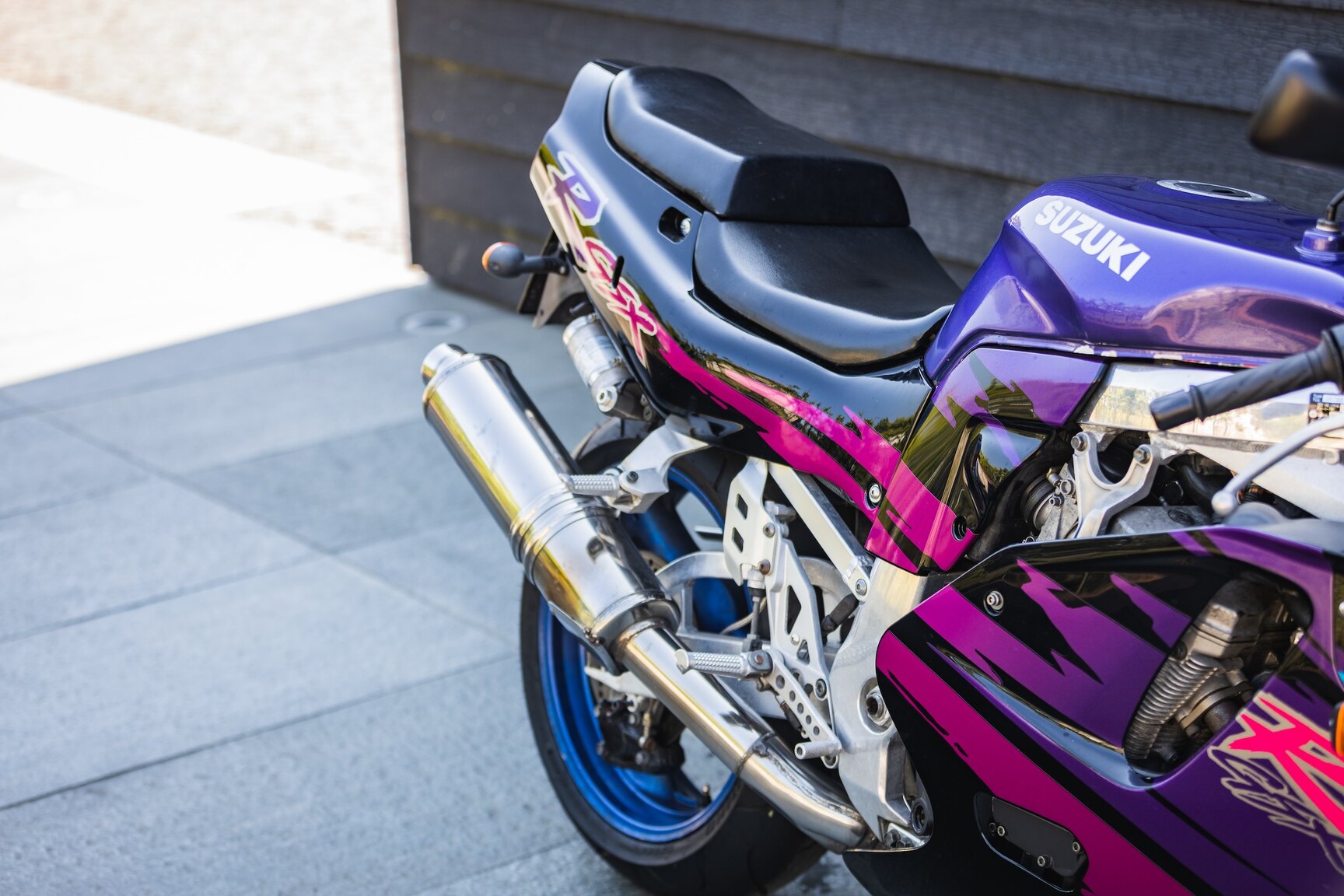 Exterior image of 1994 Suzuki GSX-R750 (5)