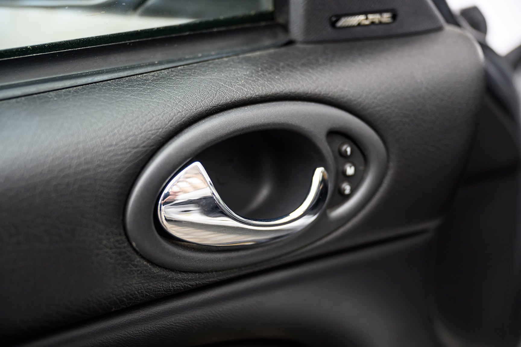 Interior image of 2001 Jaguar XKR Silverstone