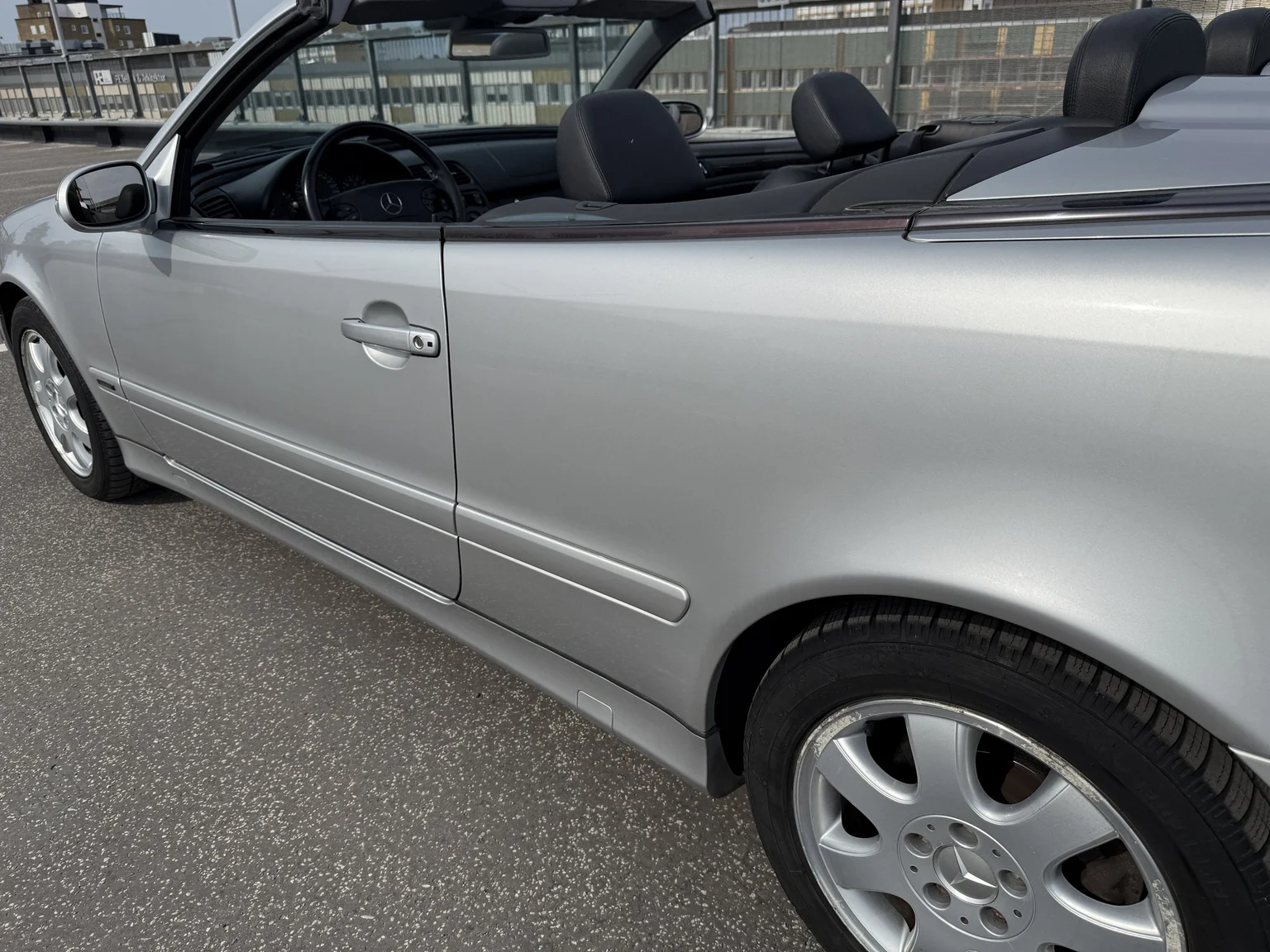 Exterior image of 2001 MERCEDES-BENZ CLK 230 Kompressor Cabriolet (36)