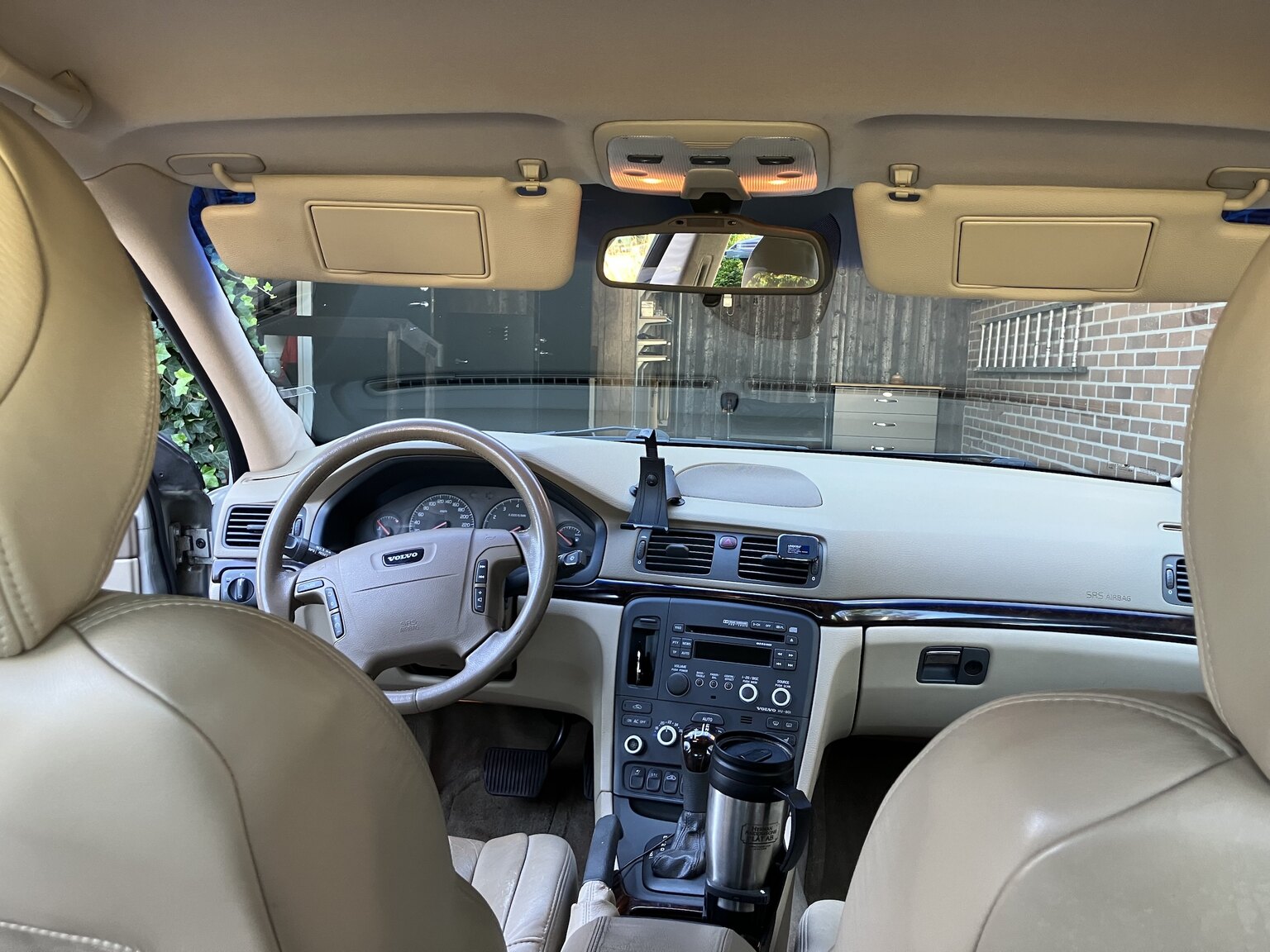 Interior image of 1999 Volvo S80