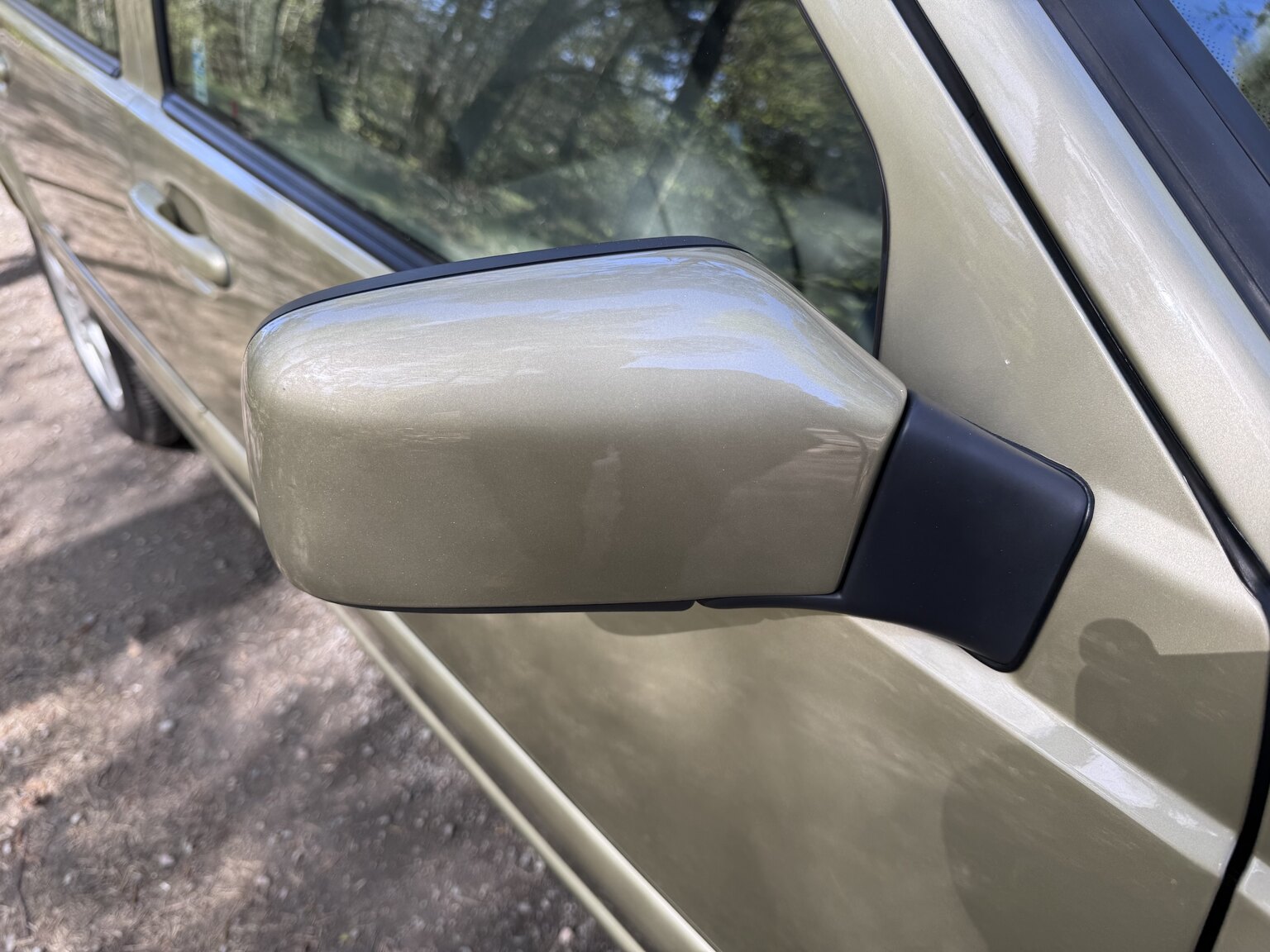 Exterior image of 1999 Volvo V70 2.5