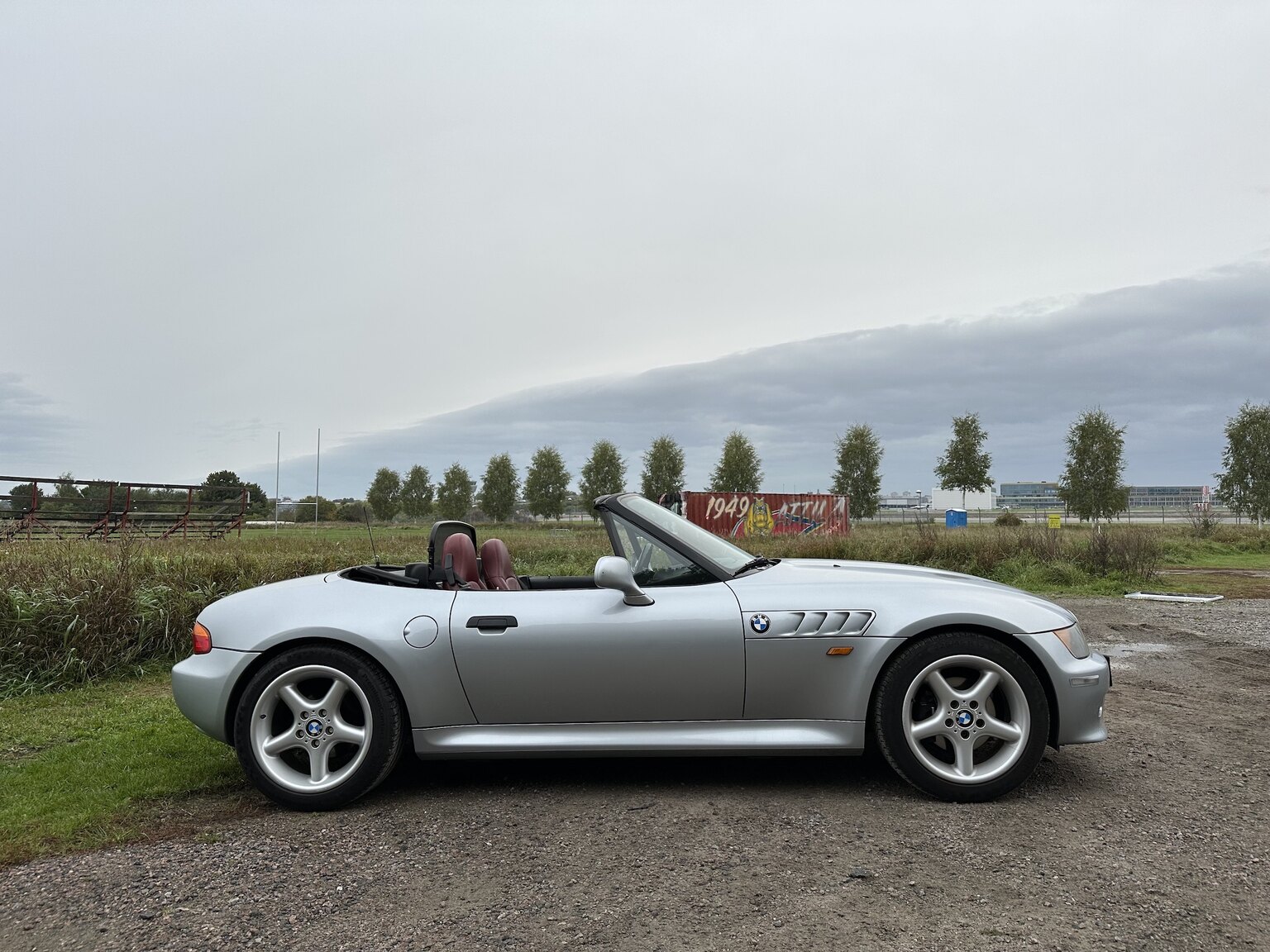 Exterior image of 1997 BMW Z3 2.8 Roadster