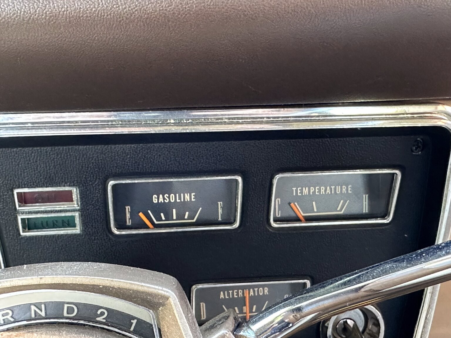 Innenraumfoto von 1966 Plymouth Valiant 100 2-door Sedan