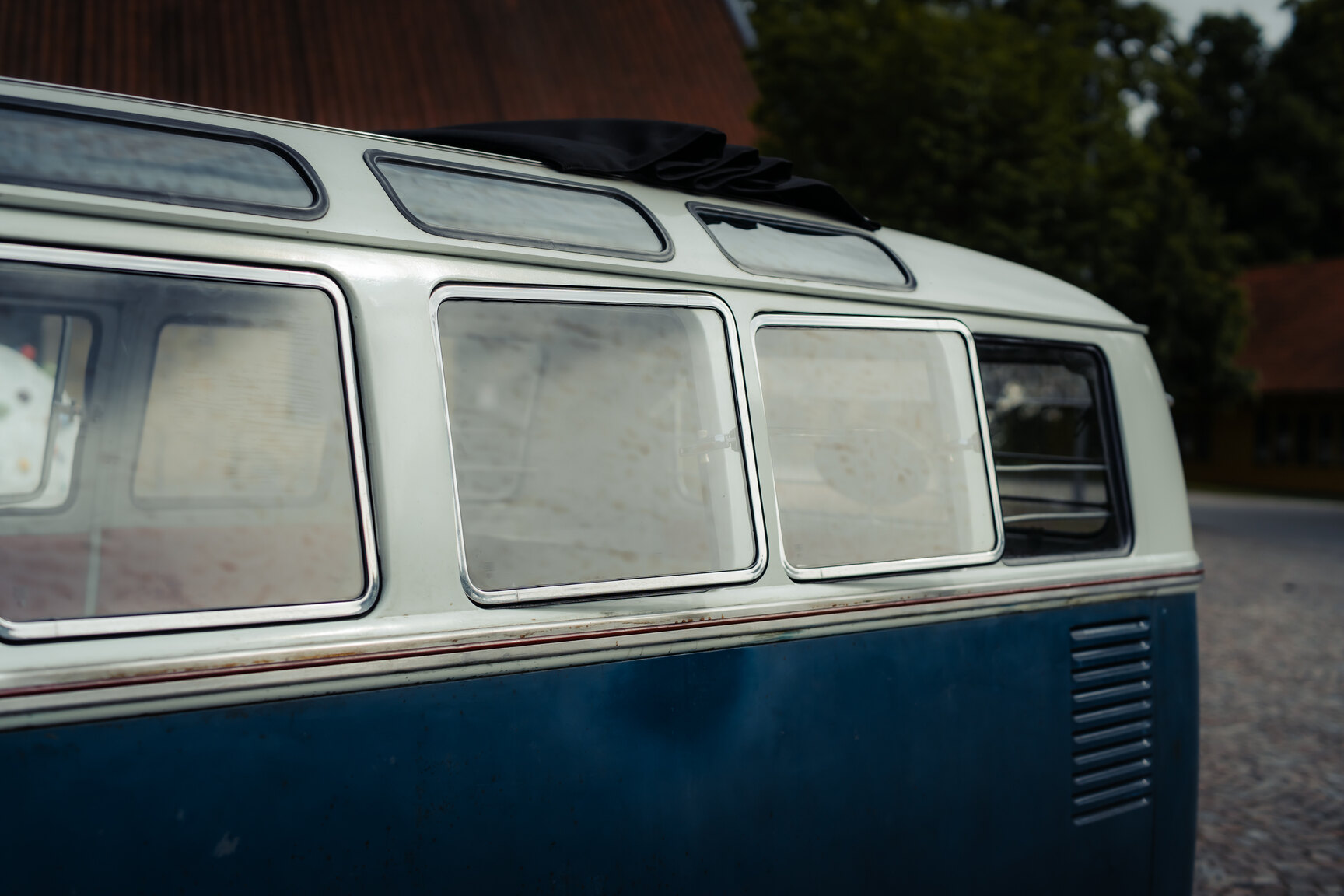 Aussenfoto 1964 Volkswagen Kleinbus Transporter 1500 Deluxe “21-fönsters Samba”