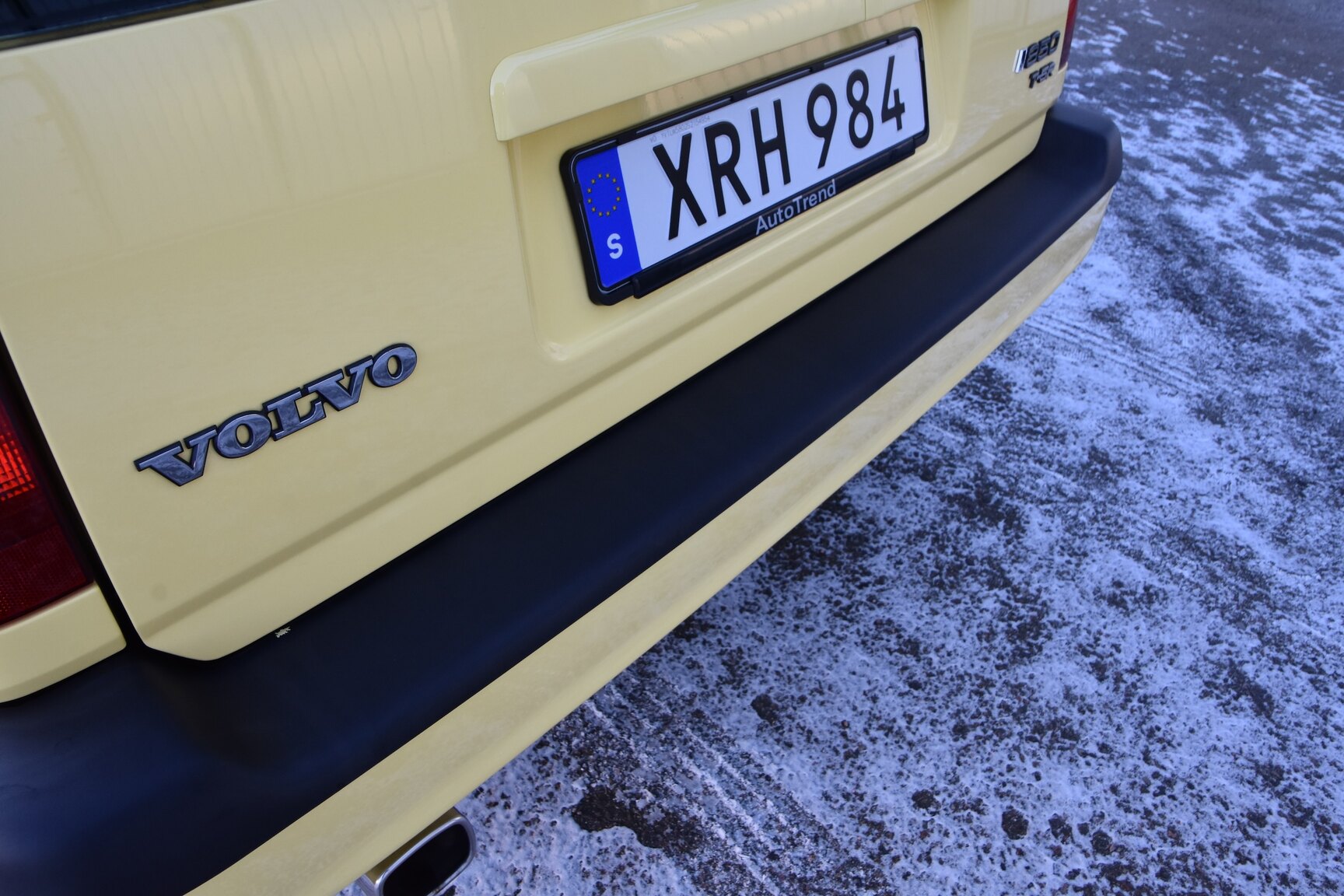 Exterior image of 1995 Volvo 850 T-5R Kombi