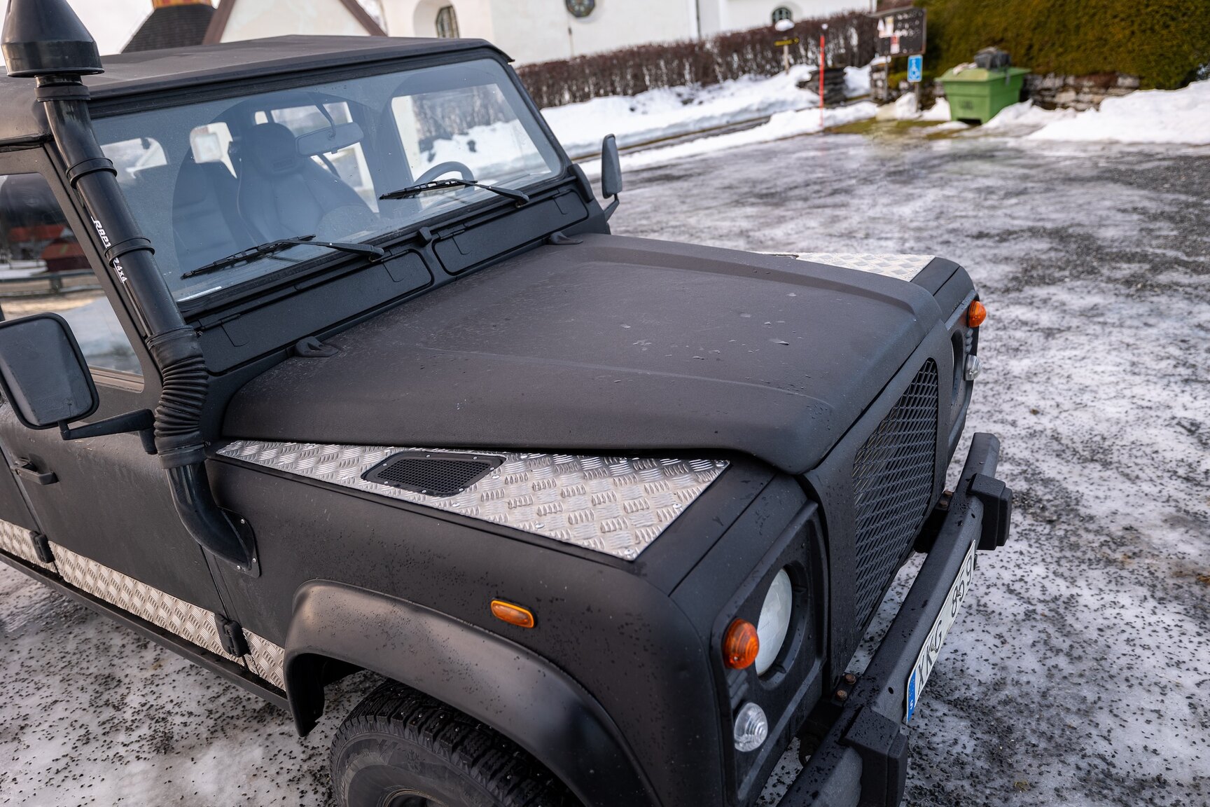 Exterior image of 2000 Land Rover Defender 130