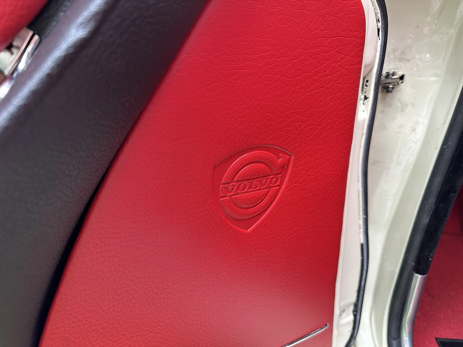 Interior image of 1964 Volvo P1800S (36)