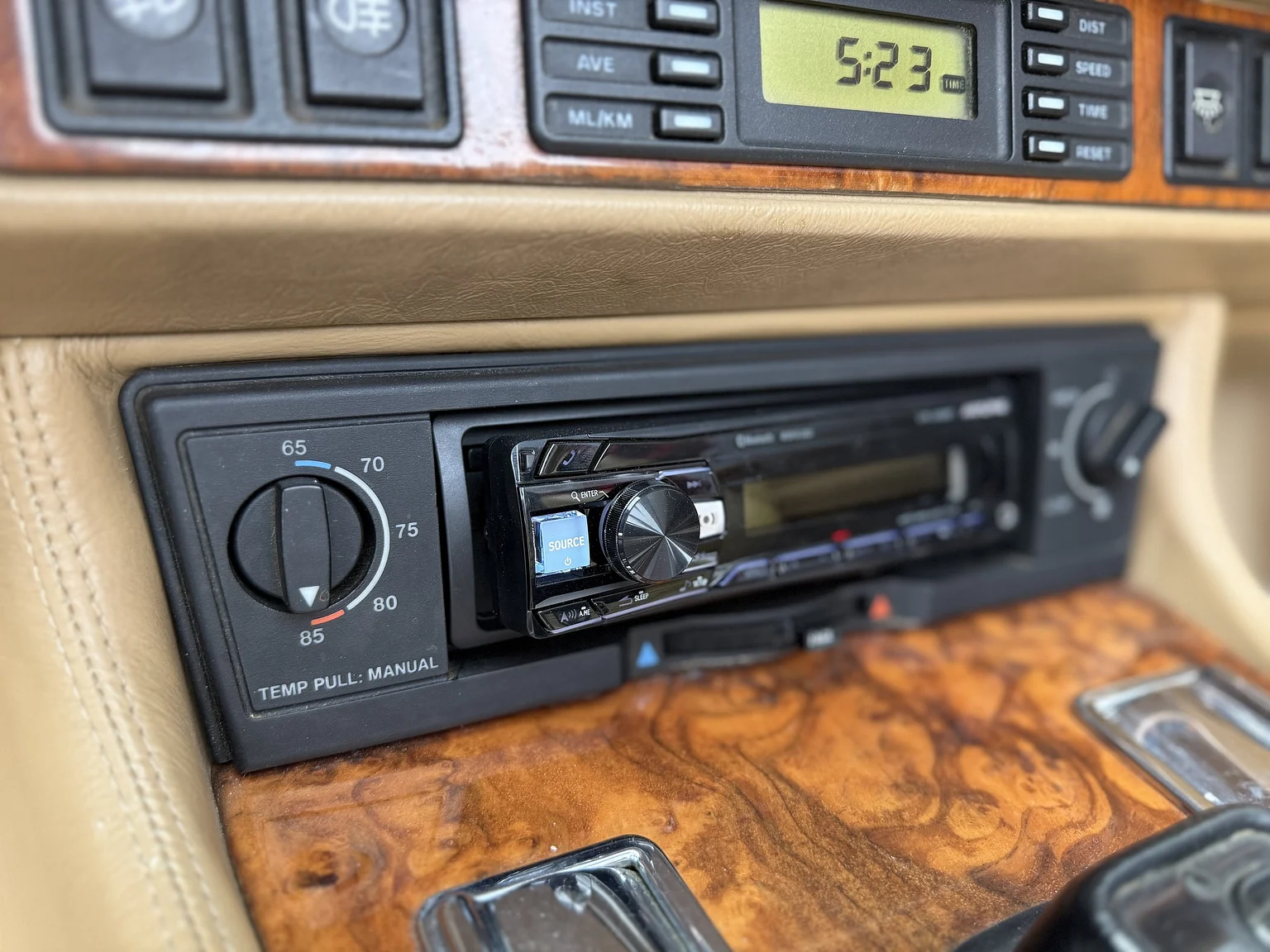 Interior image of 1993 Jaguar XjS Cabriolet (12)