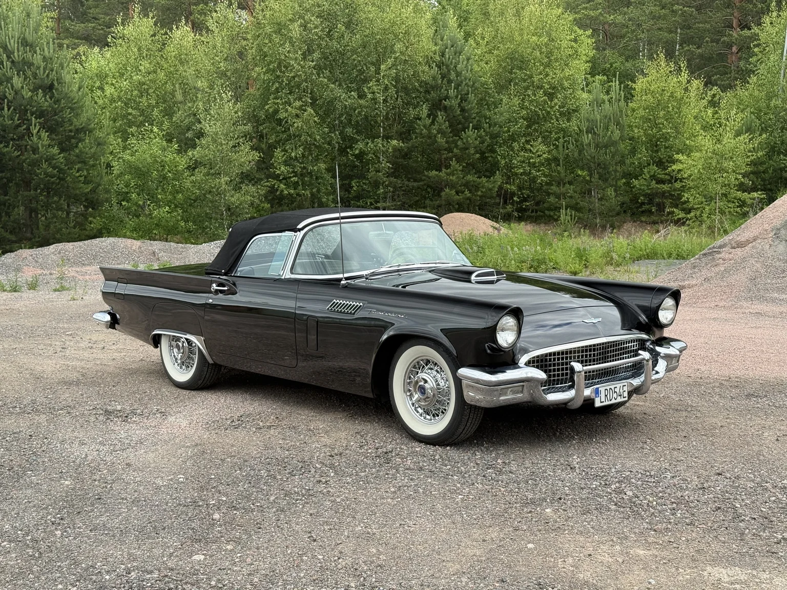 Exterior image of 1957 Ford Thunderbird (5)