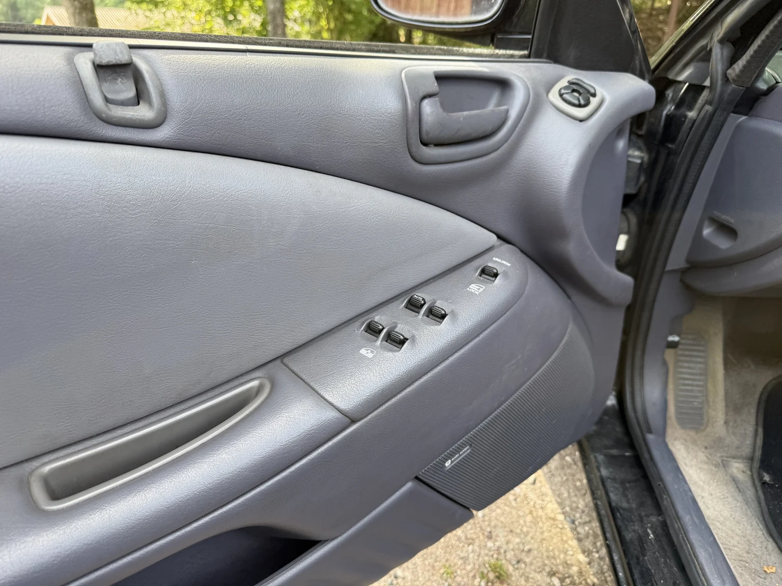 Interior image of 1997 Chrysler Sebring Cabriolet (6)