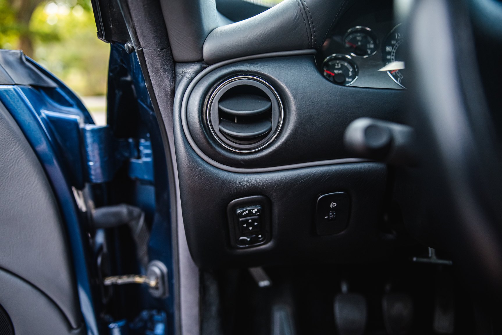 Interior image of 2000 Maserati 3200 GT