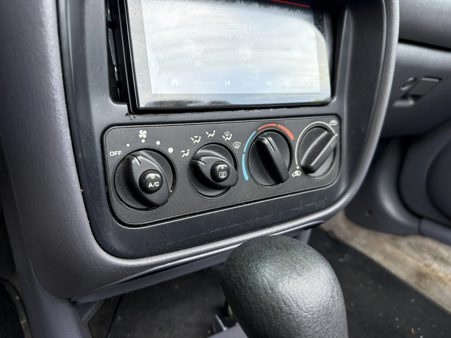 Interior image of 1997 Chrysler Sebring Cabriolet (27)