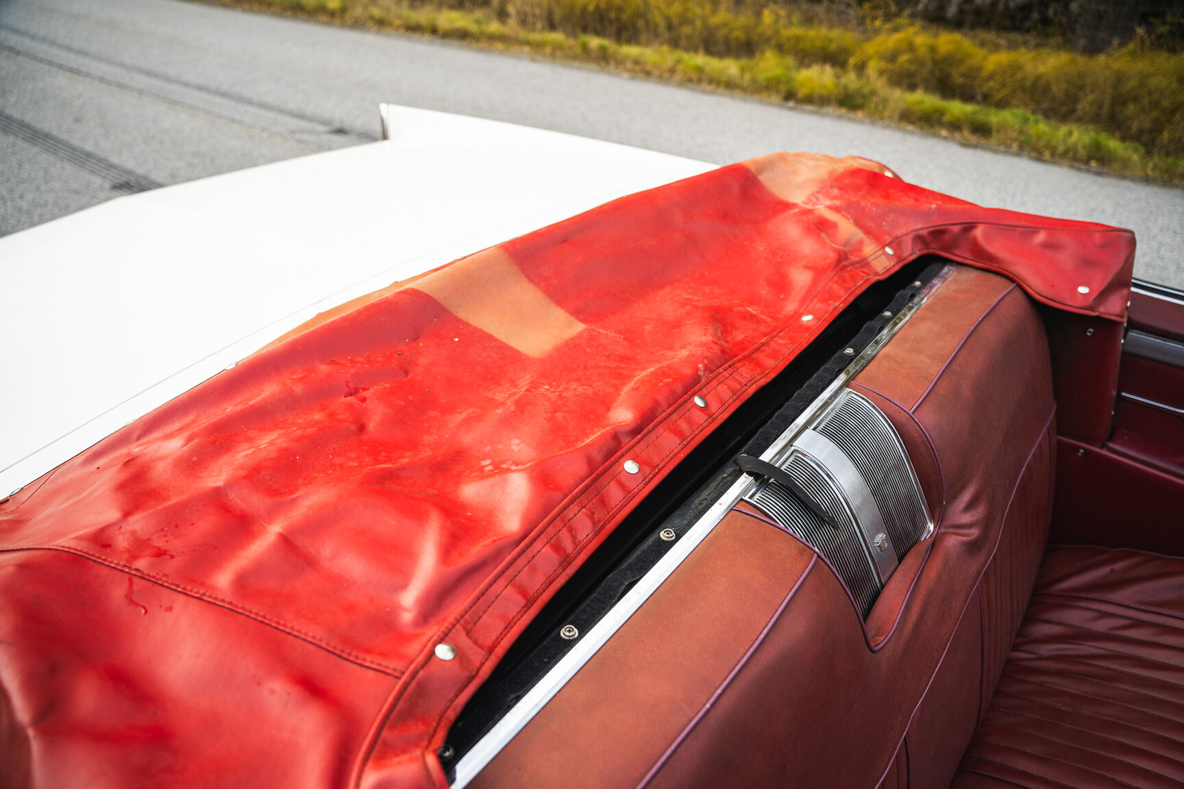Exteriörbild på 1965 Cadillac De Ville convertible