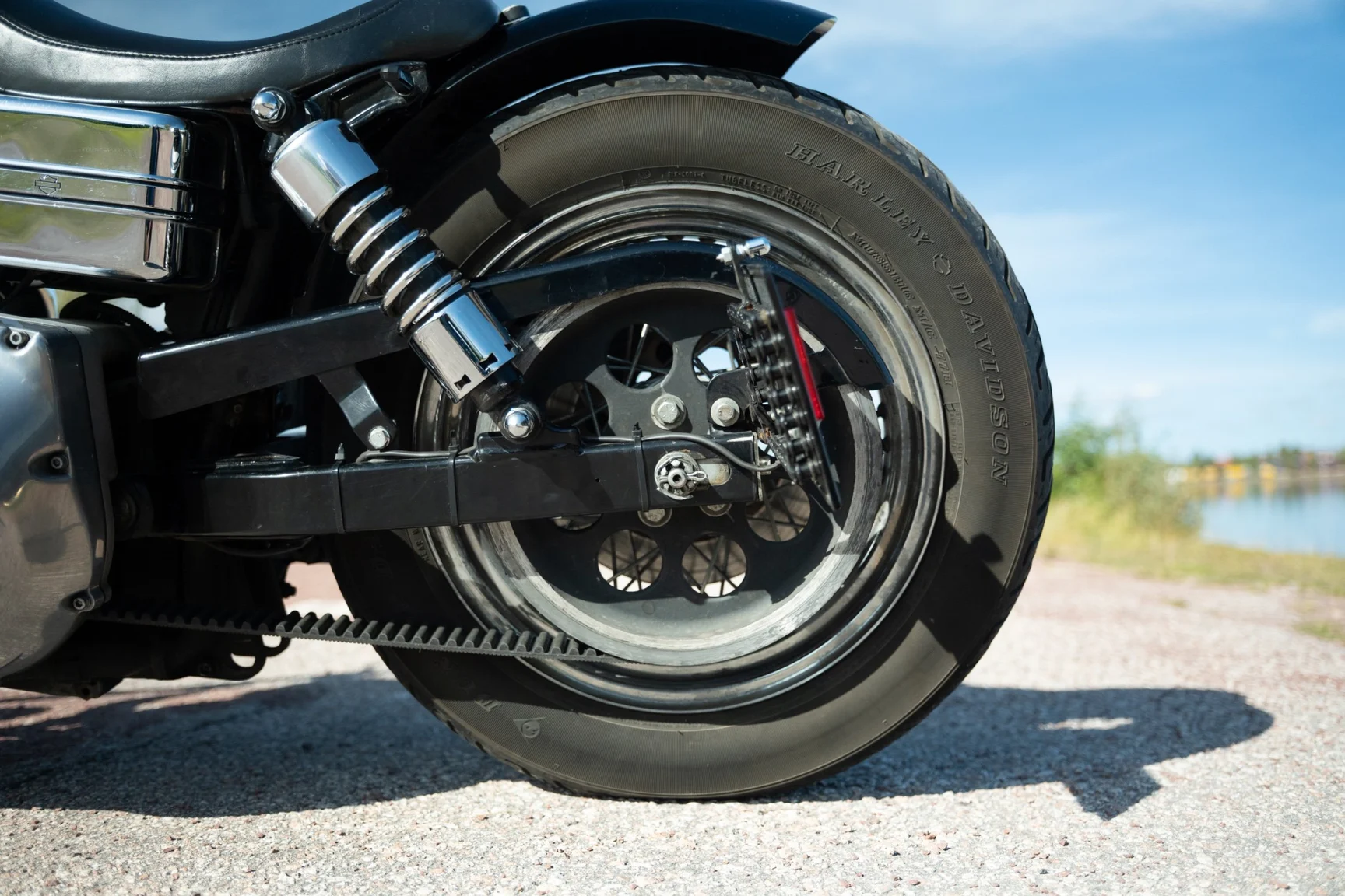 Exterior image of 1999 Harley-Davidson Super Glide (11)