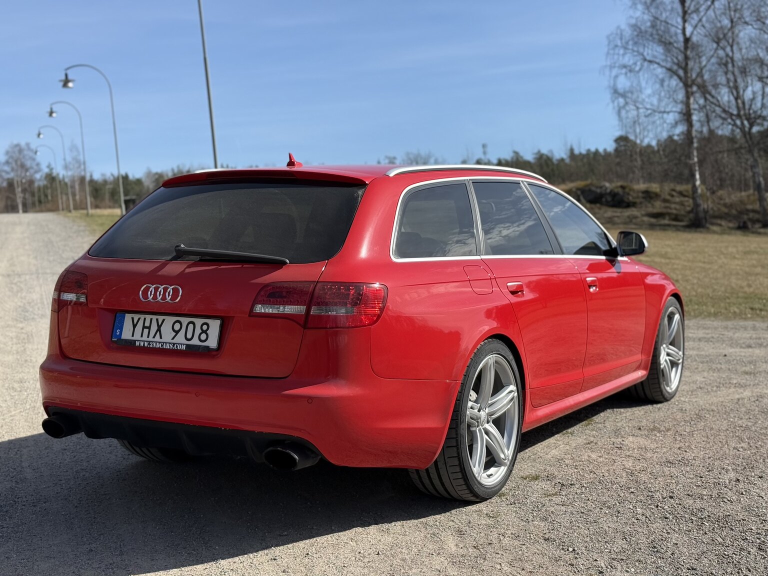 Exterior image of 2010 Audi RS6 Avant V10 Quattro
