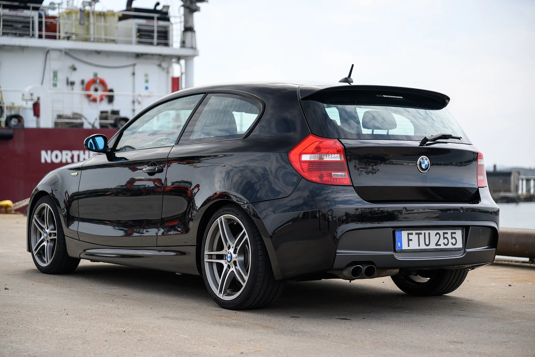 Aussenfoto 2007 2007 BMW 130i M Sport (12)