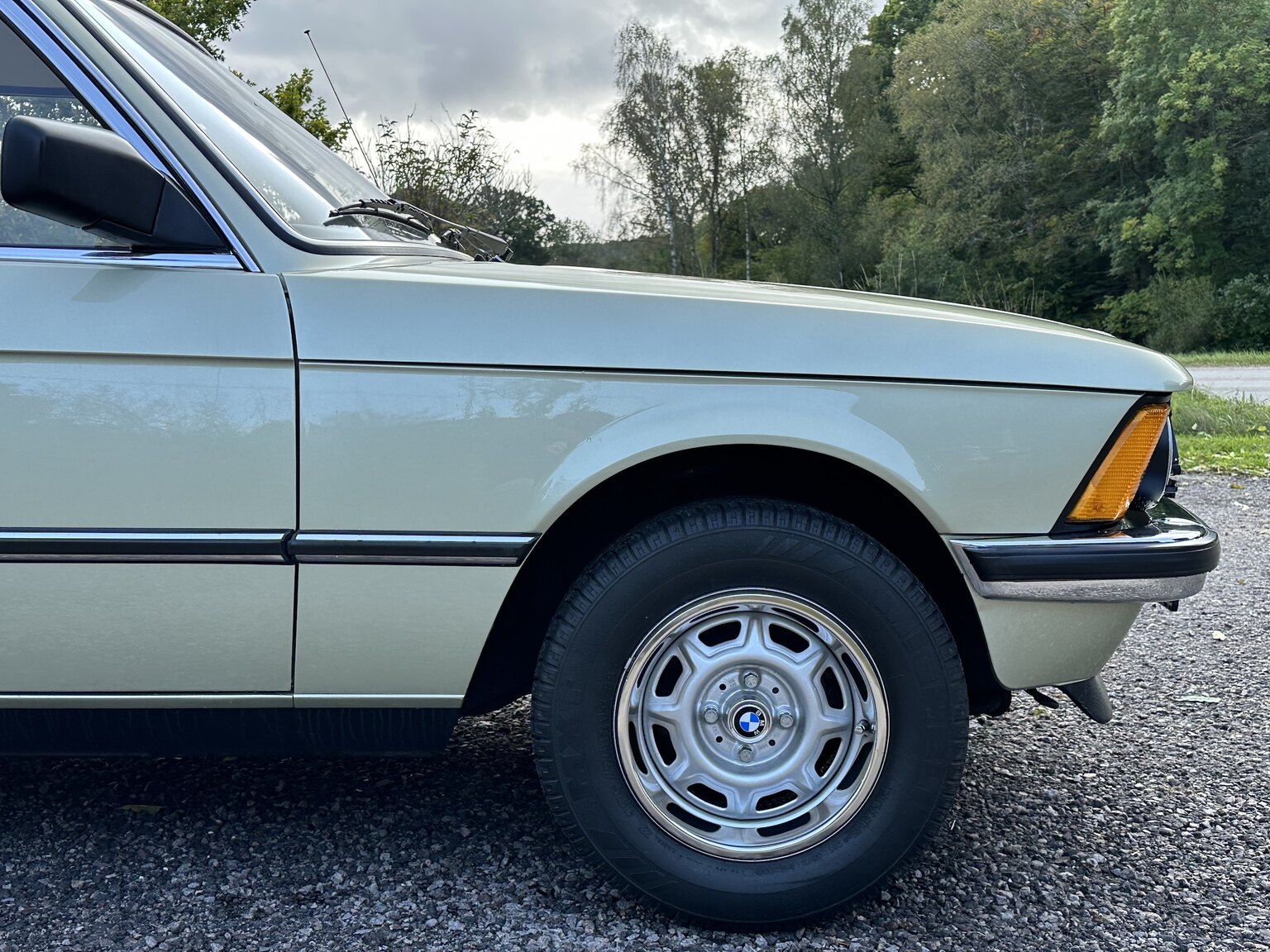 Exteriörbild på 1980 BMW 320i E21