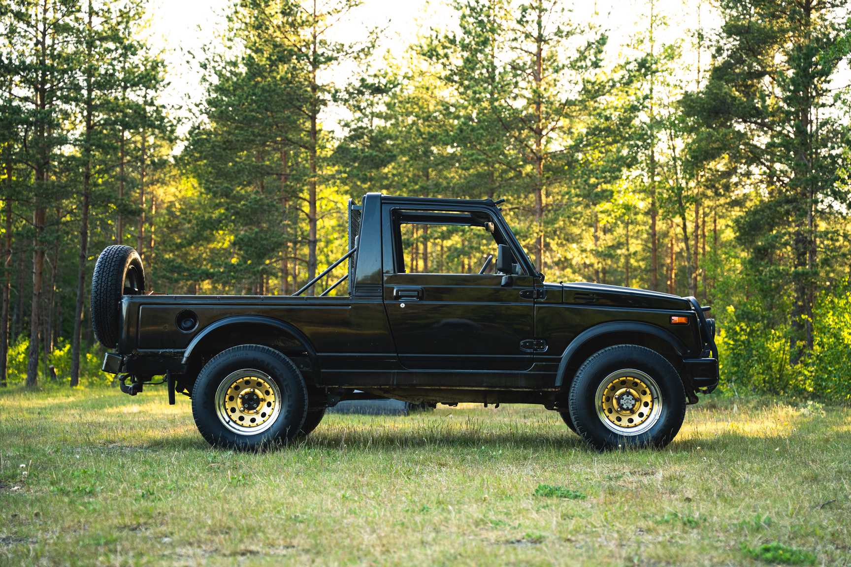 Exterior image of 1987 Suzuki SJ413 long