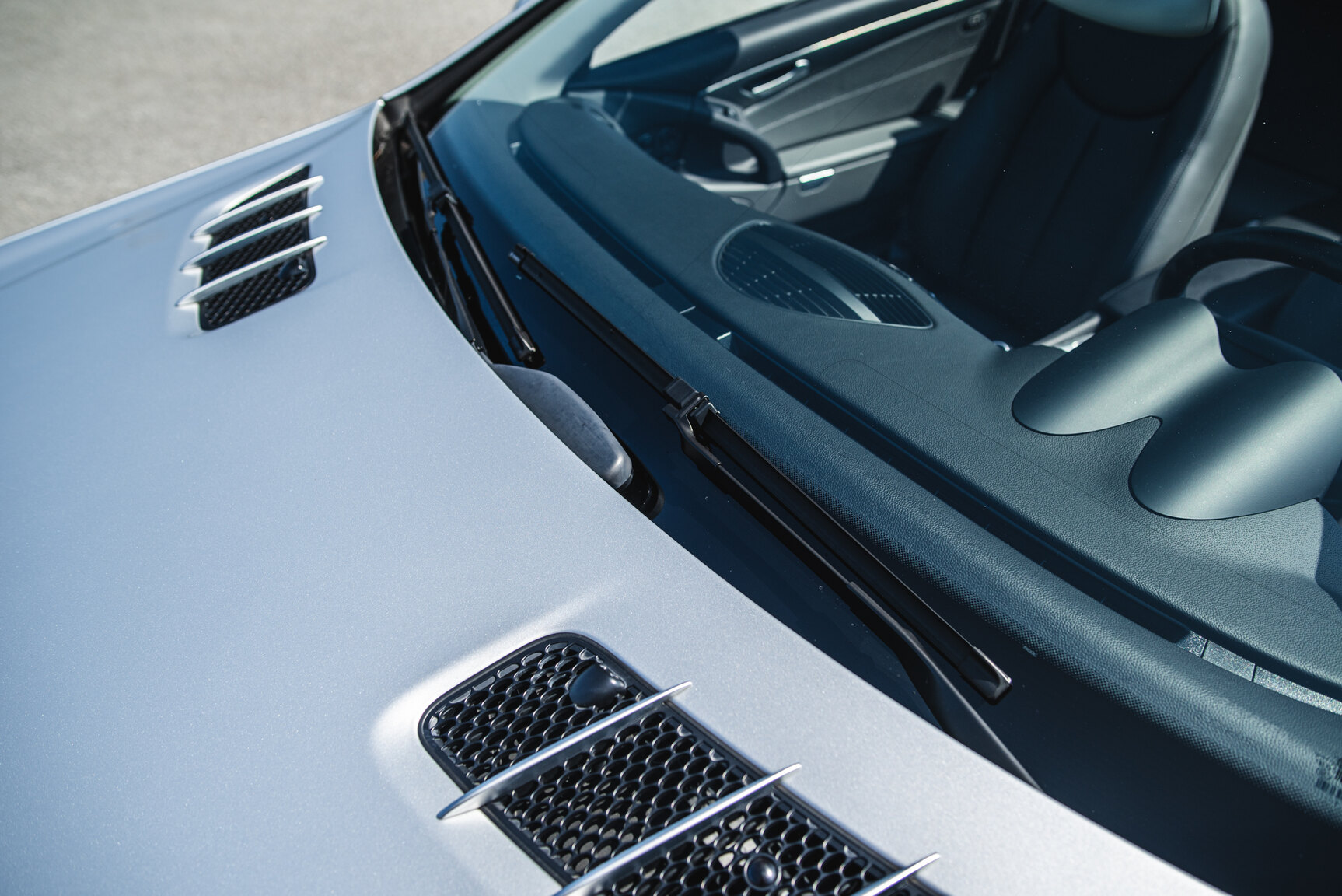 Exterior image of 2006 Mercedes-Benz SL 350