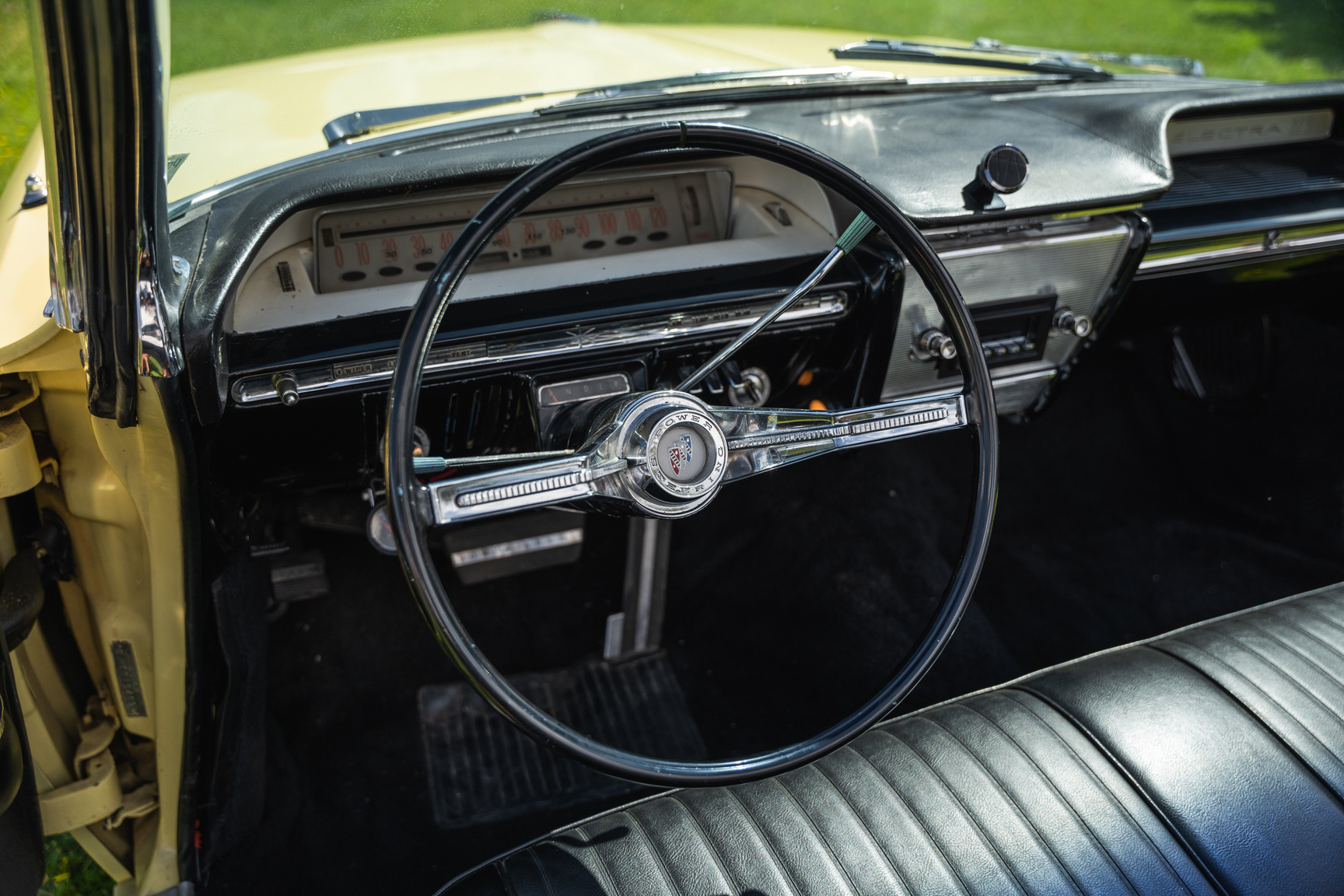 Innenraumfoto von 1961 Buick Electra 225 cab