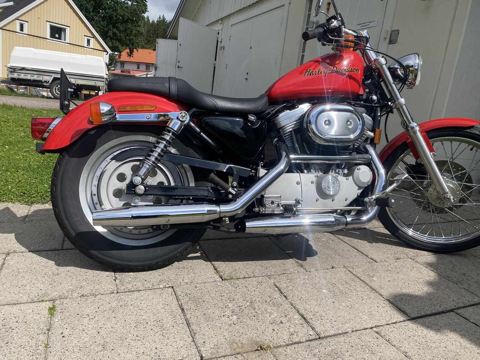 Exterior image of 1998 Harley-Davidson XL883