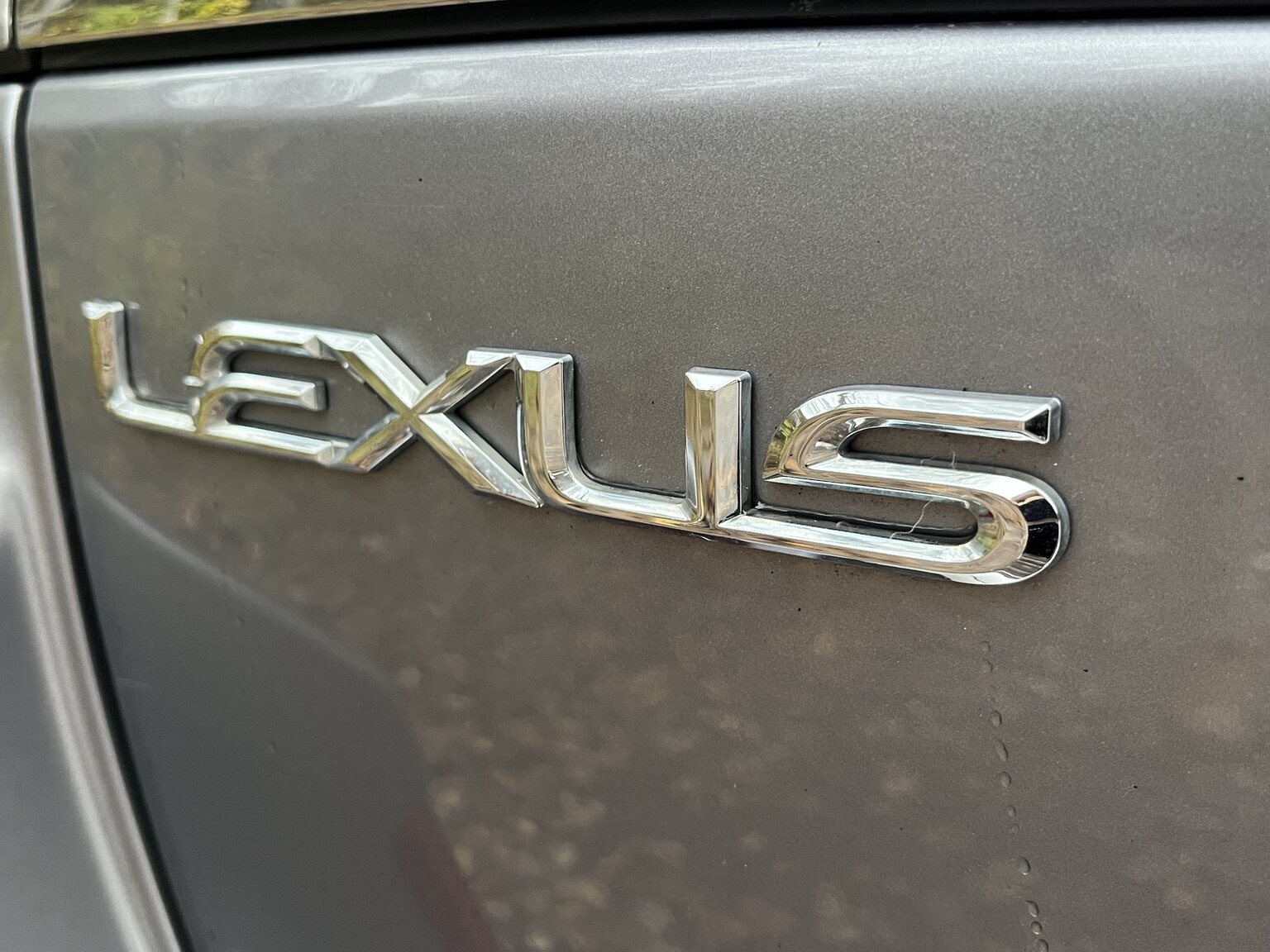 Exteriörbild på 2011 Lexus LX570