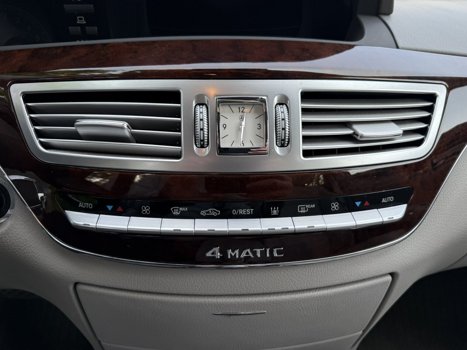 Interior image of 2011 Mercedes-Benz S 500 4MATIC 
