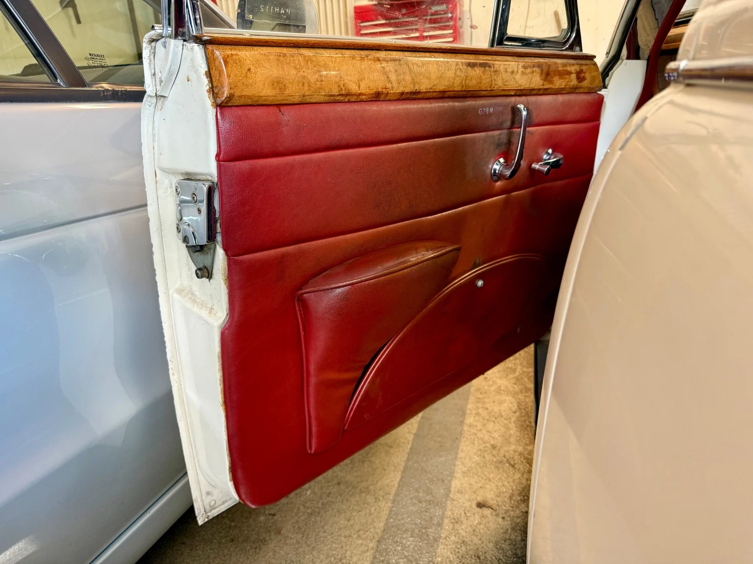 Interior image of 1961 Jaguar Mark 2 (2)