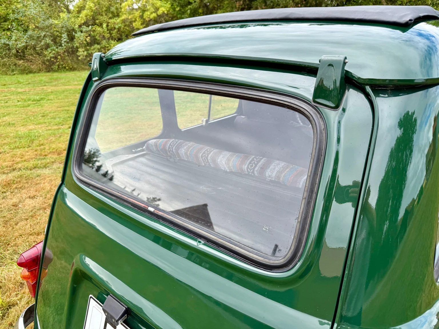 Exterior image of 1970 Renault 4 (24)