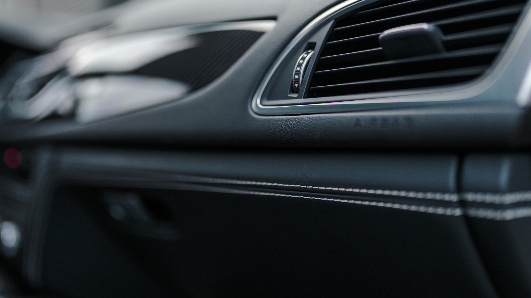 Interior image of 2016 Audi RS6 Avant Exclusive (14)