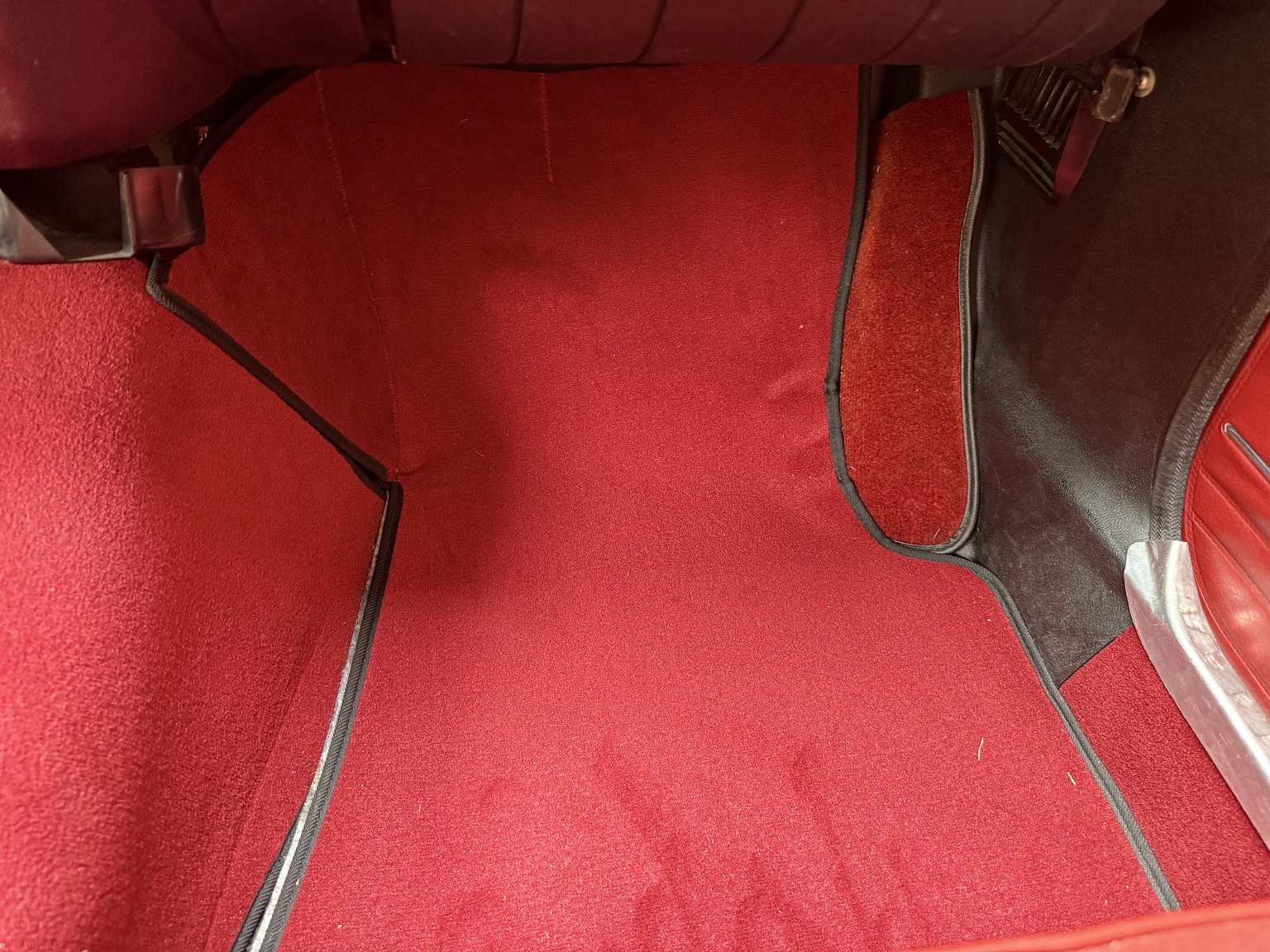 Interior image of 1970 Volvo 142 Automatic