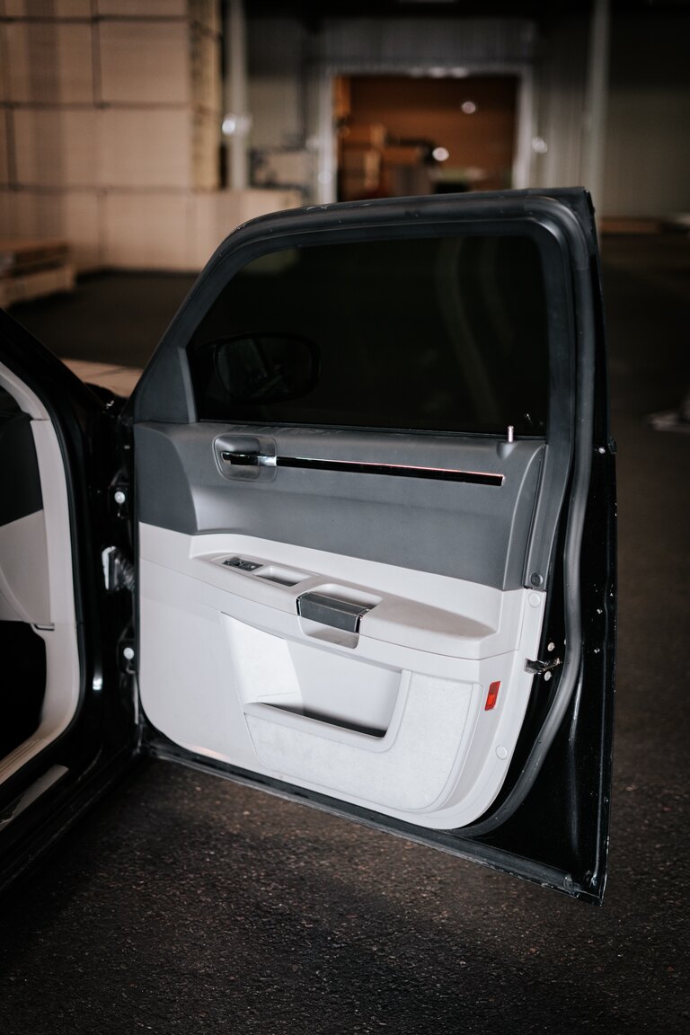 Innenraumfoto von 2006 Chrysler 300C SRT-8 (17)