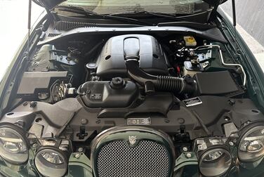 Image of 2003 Jaguar S-Type R mechanics