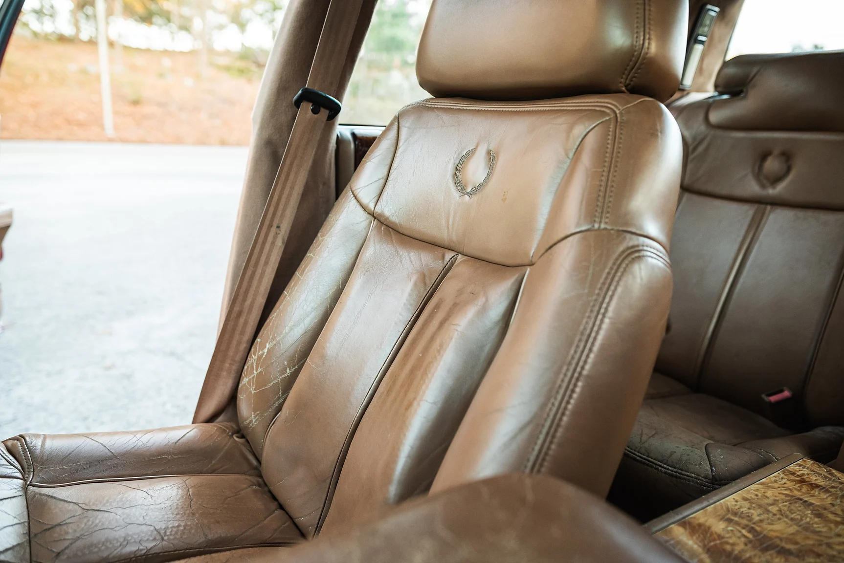 Interior image of 1989 Cadillac Seville (28)