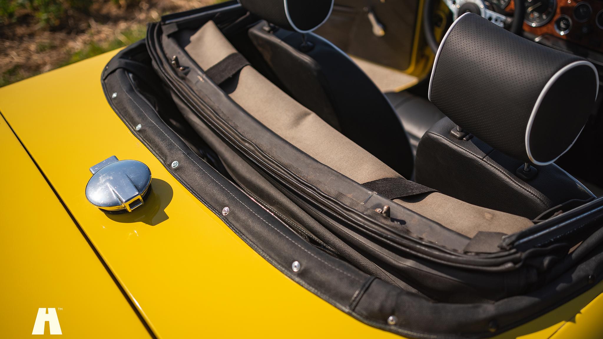 Exteriörbild på 1974 Triumph TR6 (111)