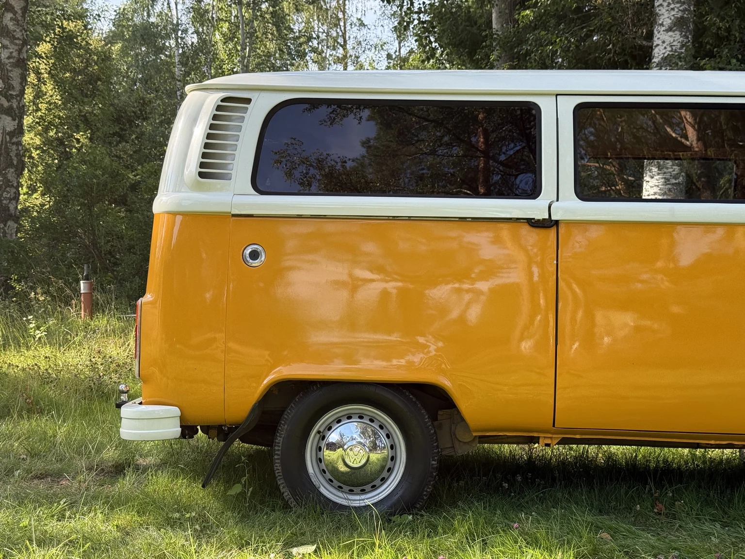 Exteriörbild på 1975 Volkswagen Transporter Campervan (15)