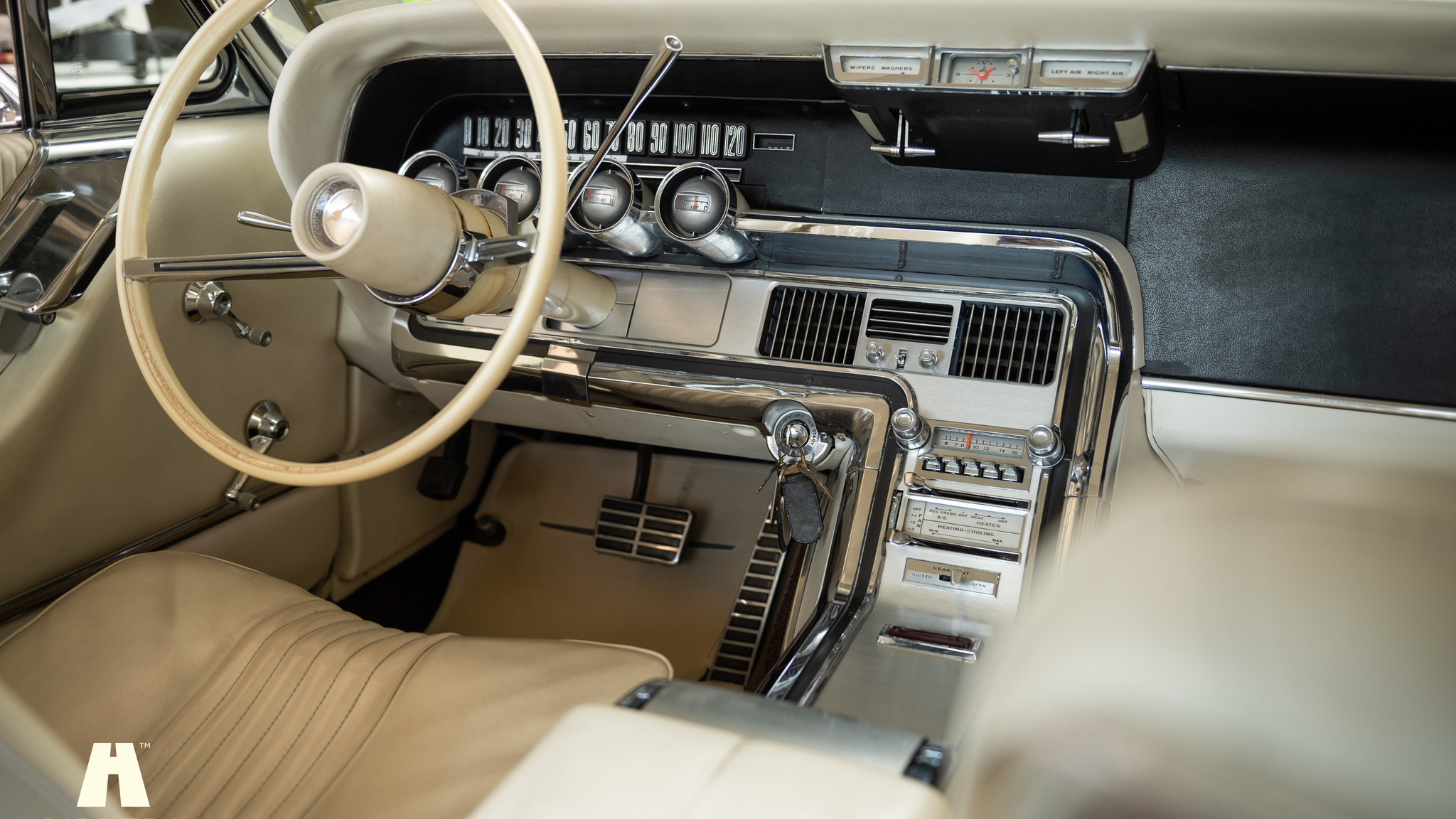 Interior image of 1964 Ford Thunderbird 6.4 HT (79)
