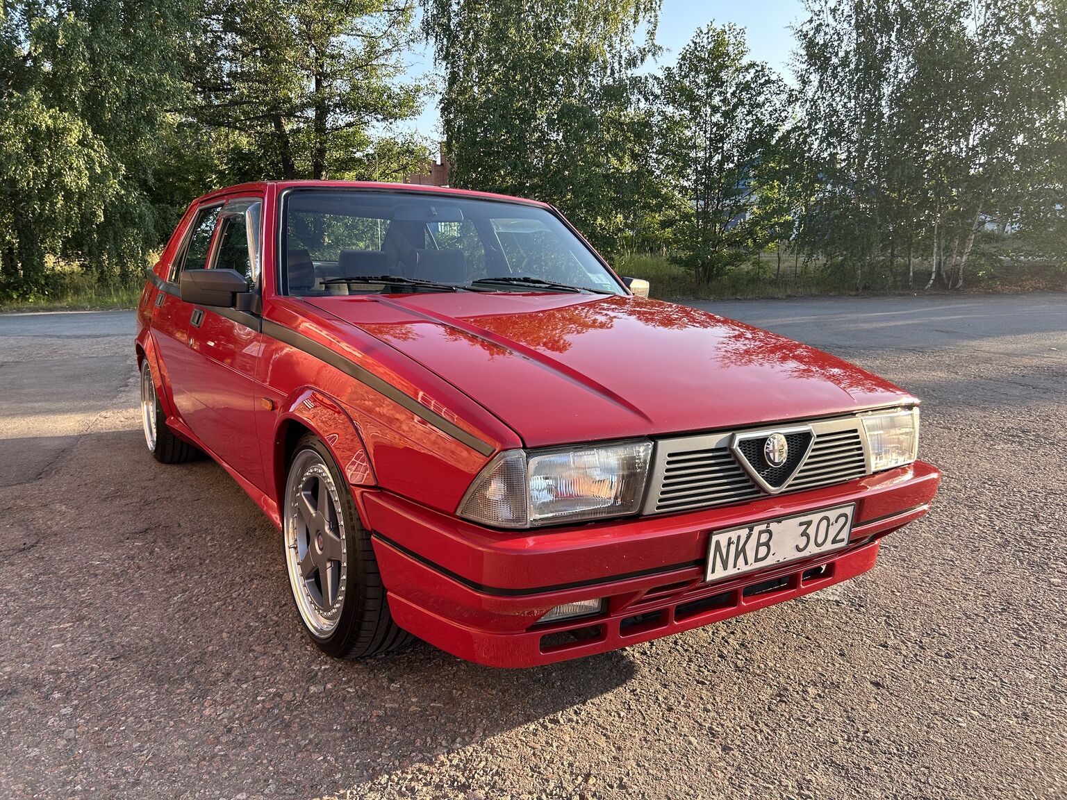 Exteriörbild på 1988 Alfa Romeo 75 (53)