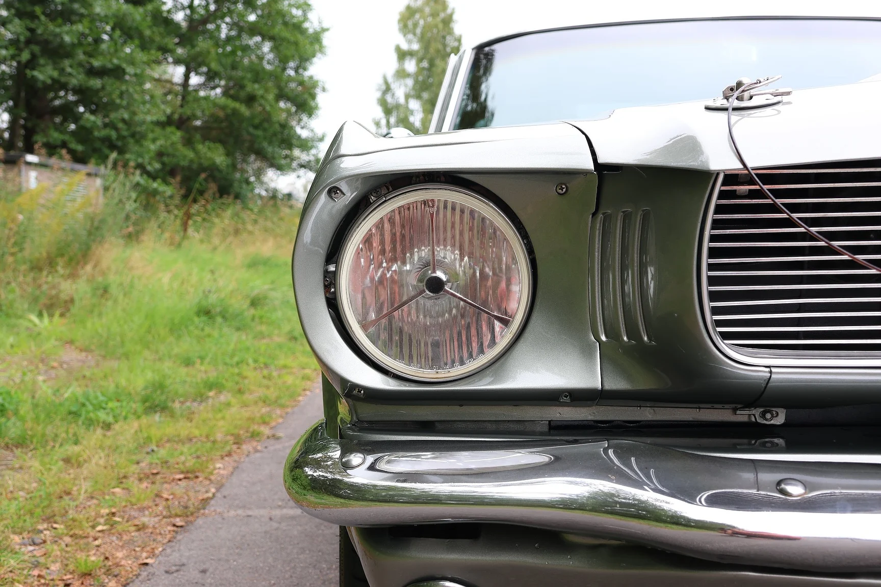Exteriörbild på 1965 Ford Mustang Fastback Restomod (23)
