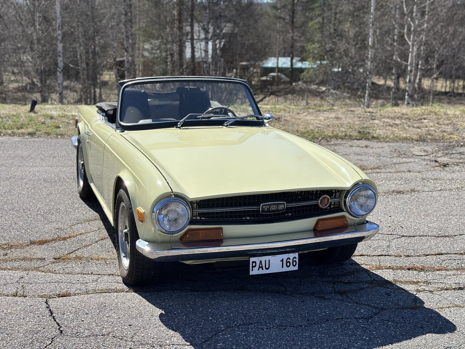 Exterior image of 1971 Triumph TR6 (12)