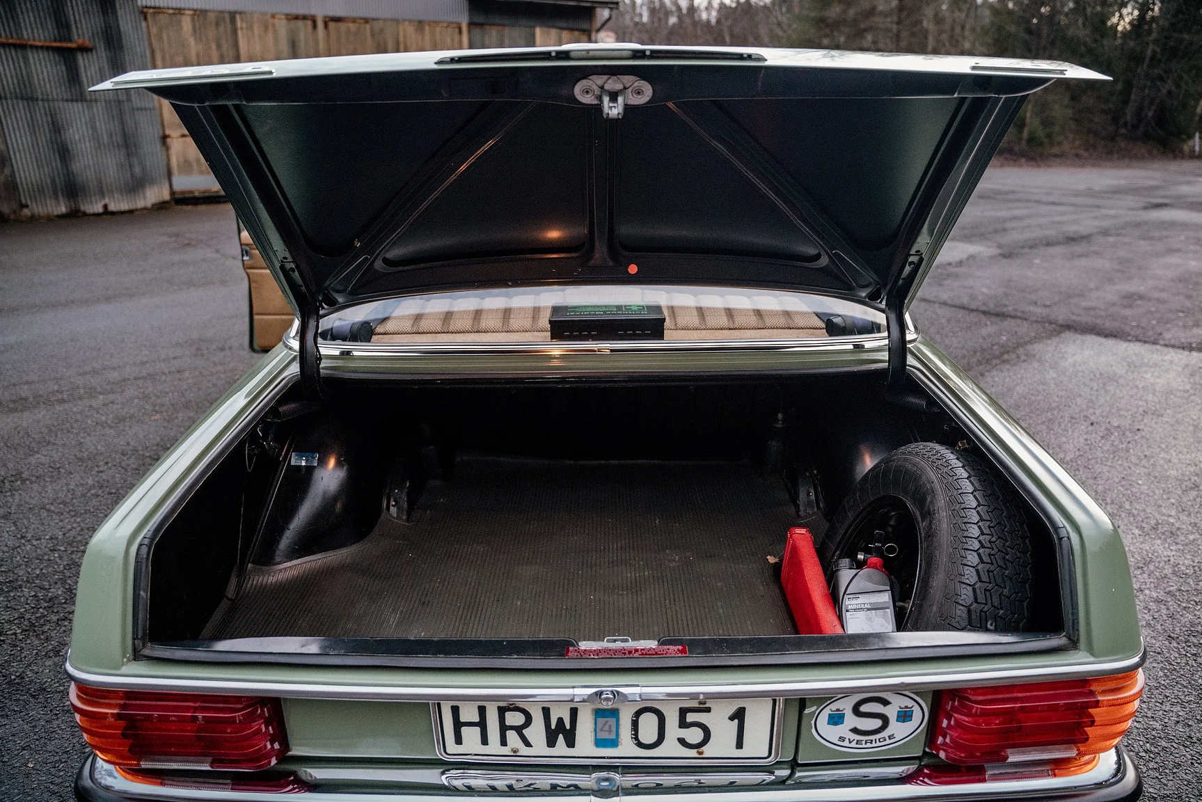 Interior image of 1975 Mercedes-Benz 240 D 3.0 (43)