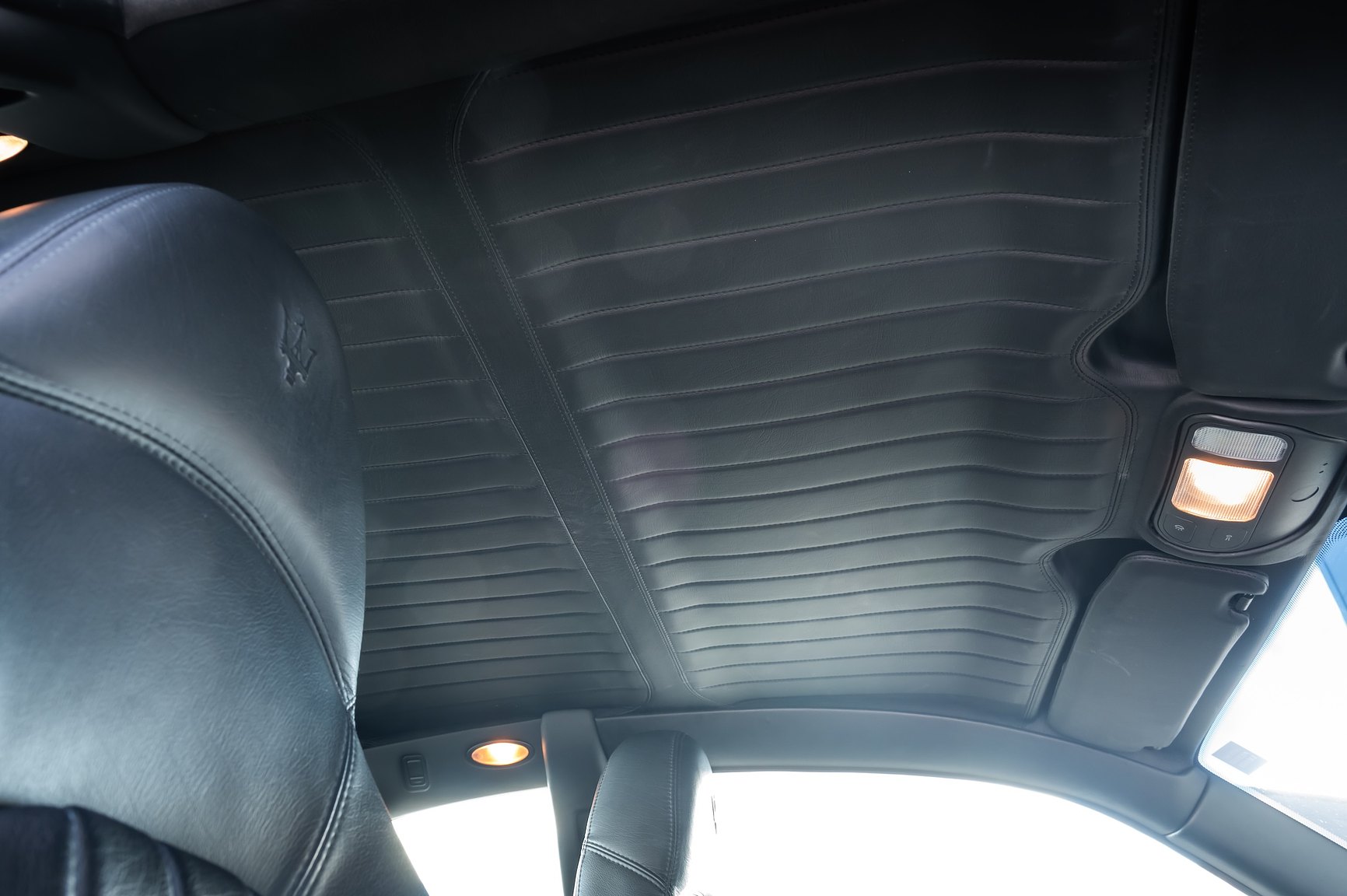 Interior image of 2004 Maserati Coupé 4.2 V8 Cambiocorsa