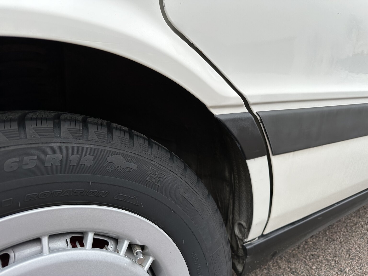 Exteriörbild på 1988 Audi 80 (59)