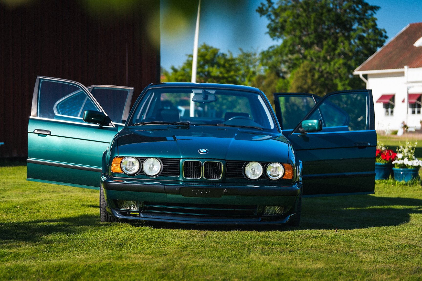 Exterior image of 1993 BMW 525 tds "No Reserve Auction"