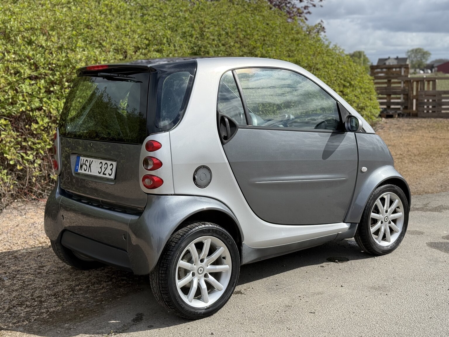 Exterior image of 2005 Smart Fortwo 0.7