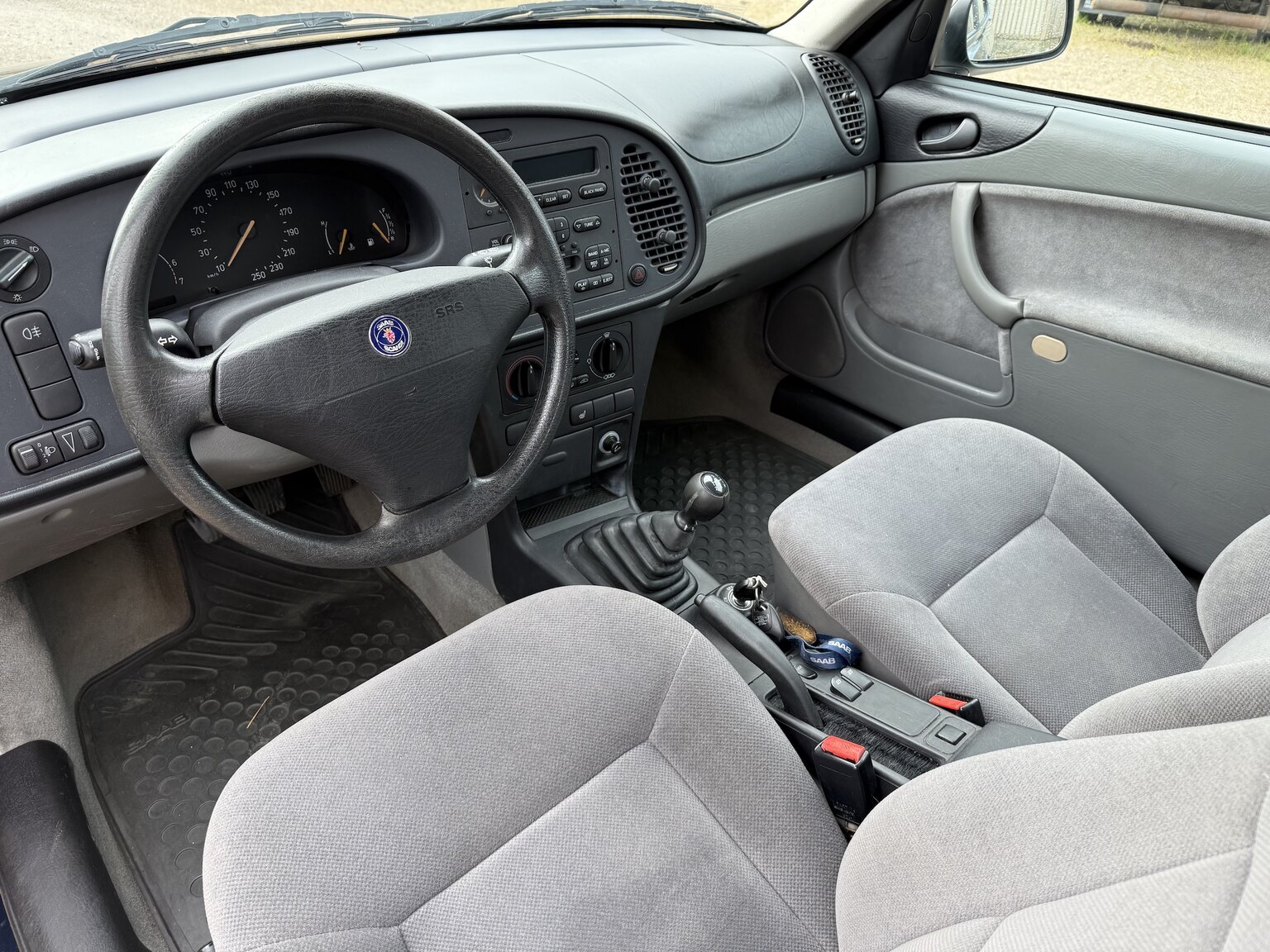 Interior image of 1997 SAAB 900