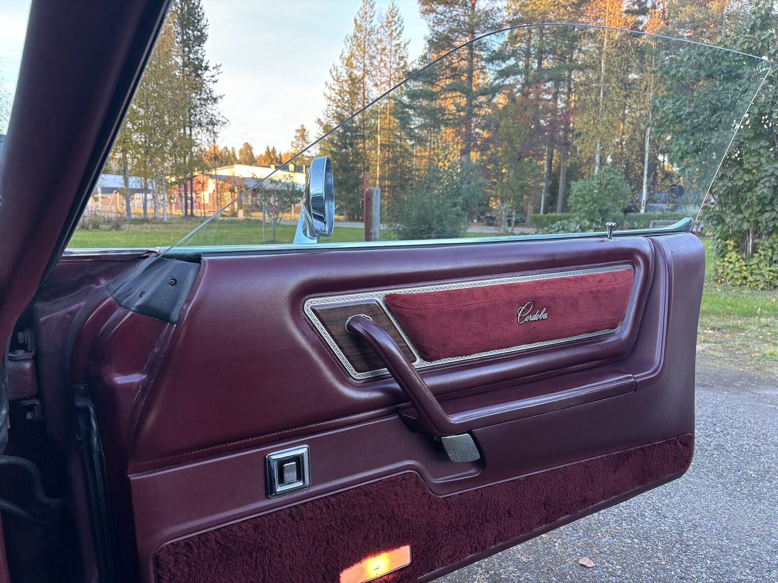 Interior image of 1976 Chrysler Cordoba
